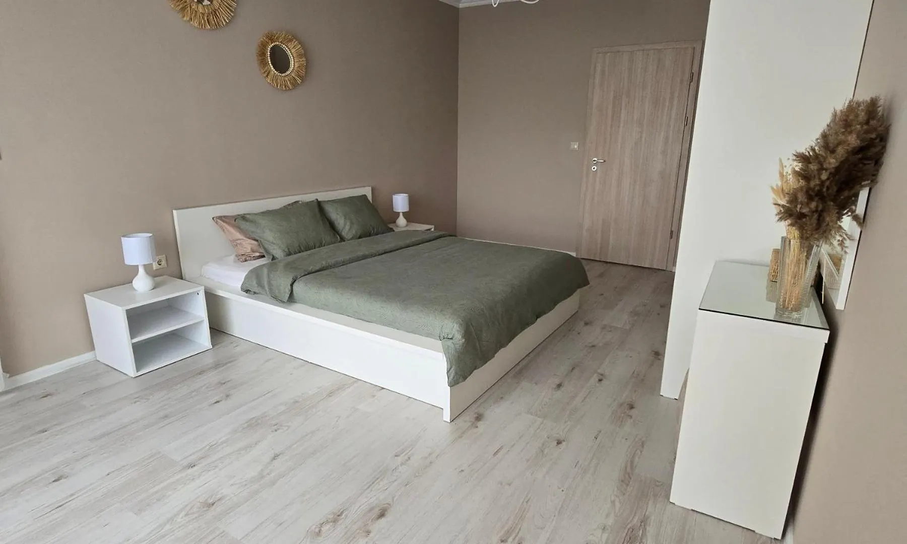 South Bay Apartment - וארנה